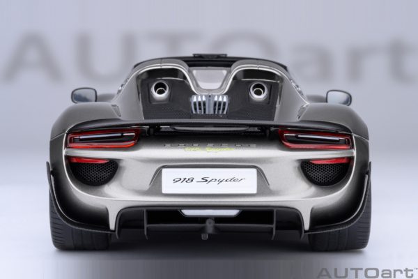 Porsche 918 Spyder Weissach Package (Liquid Metal Silver)