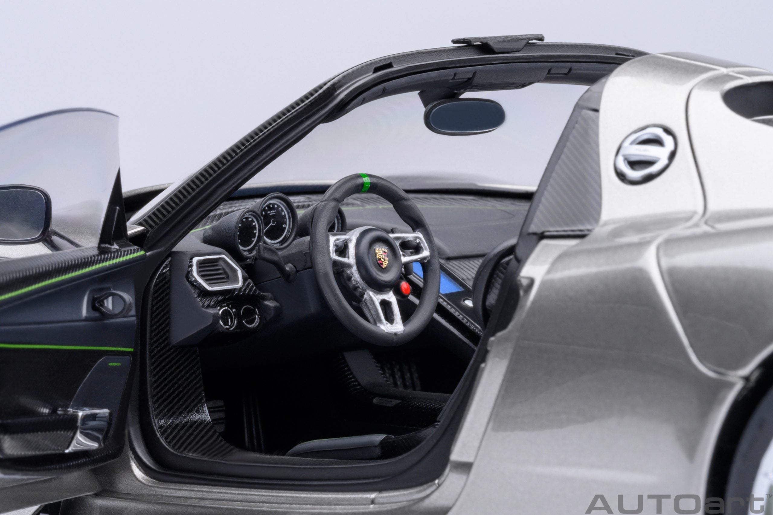 Porsche 918 Spyder Weissach Package (Liquid Metal Silver)