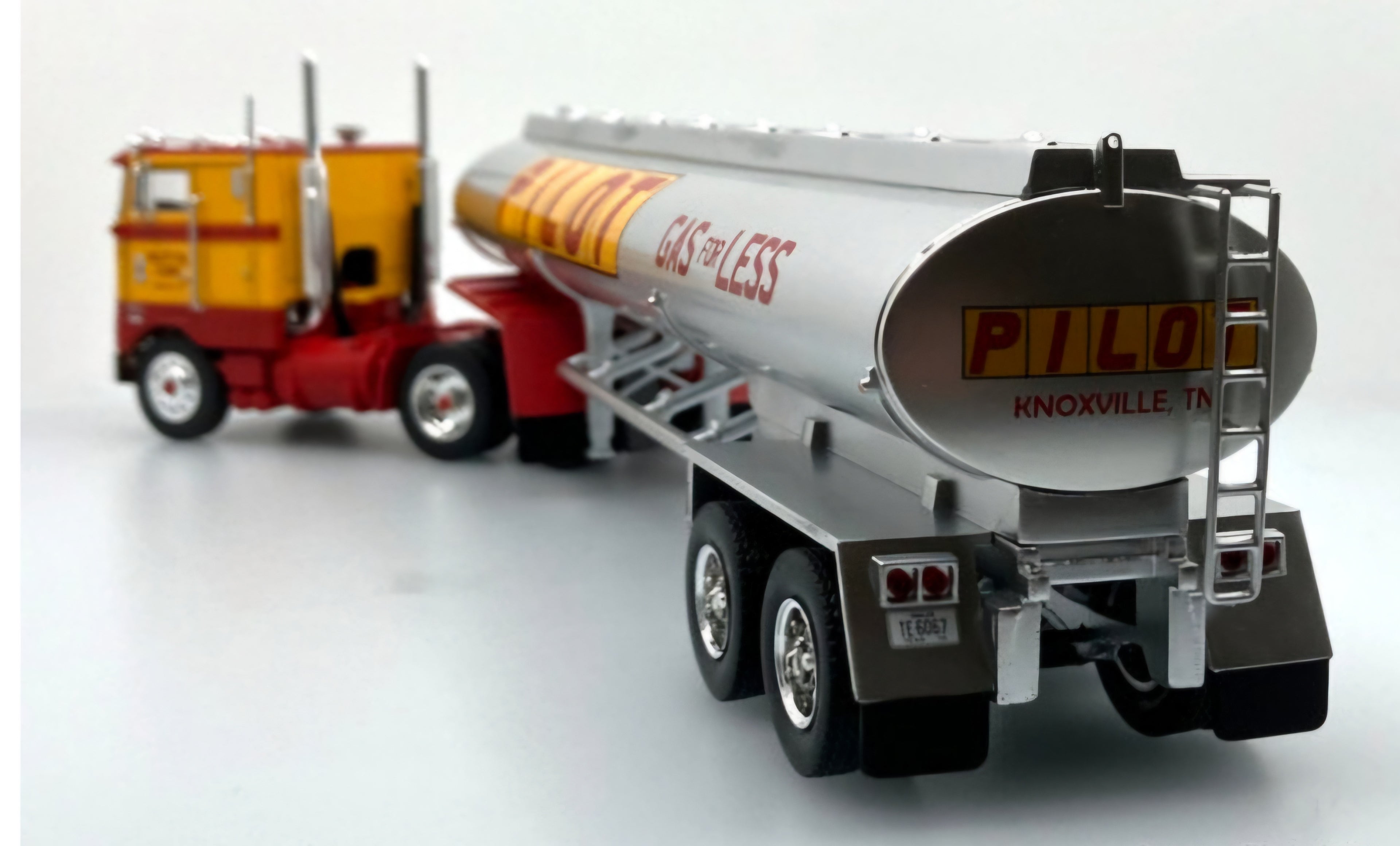 1975 Peterbilt 352 Sleeper Tractor w/Fuel Tanker Trailer: Pilot Gas For Less (1/43)