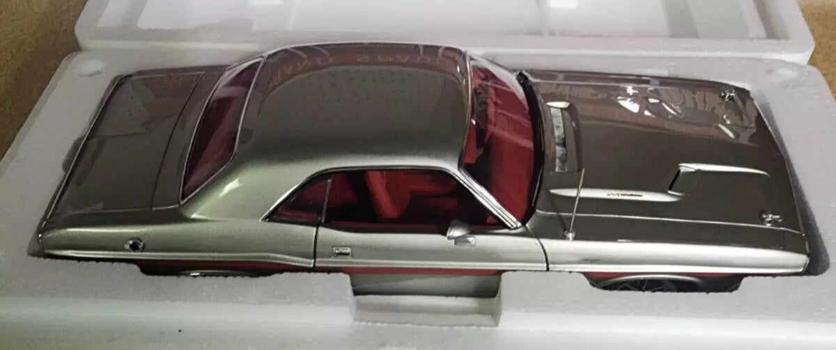 1970 DODGE CHALLENGER R/T 440 SILVER (Limité à 150-Limited to 150)