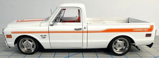 1969 Chevy C10 Pick Up, White w/ Yenko (Limitée à 60 unités-Limited to 60 units)