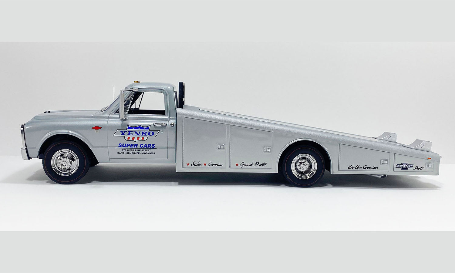 (PRE-ORDER, 2025) 1967 Chevrolet C-30 Ramp Truck - Yenko Super Cars
