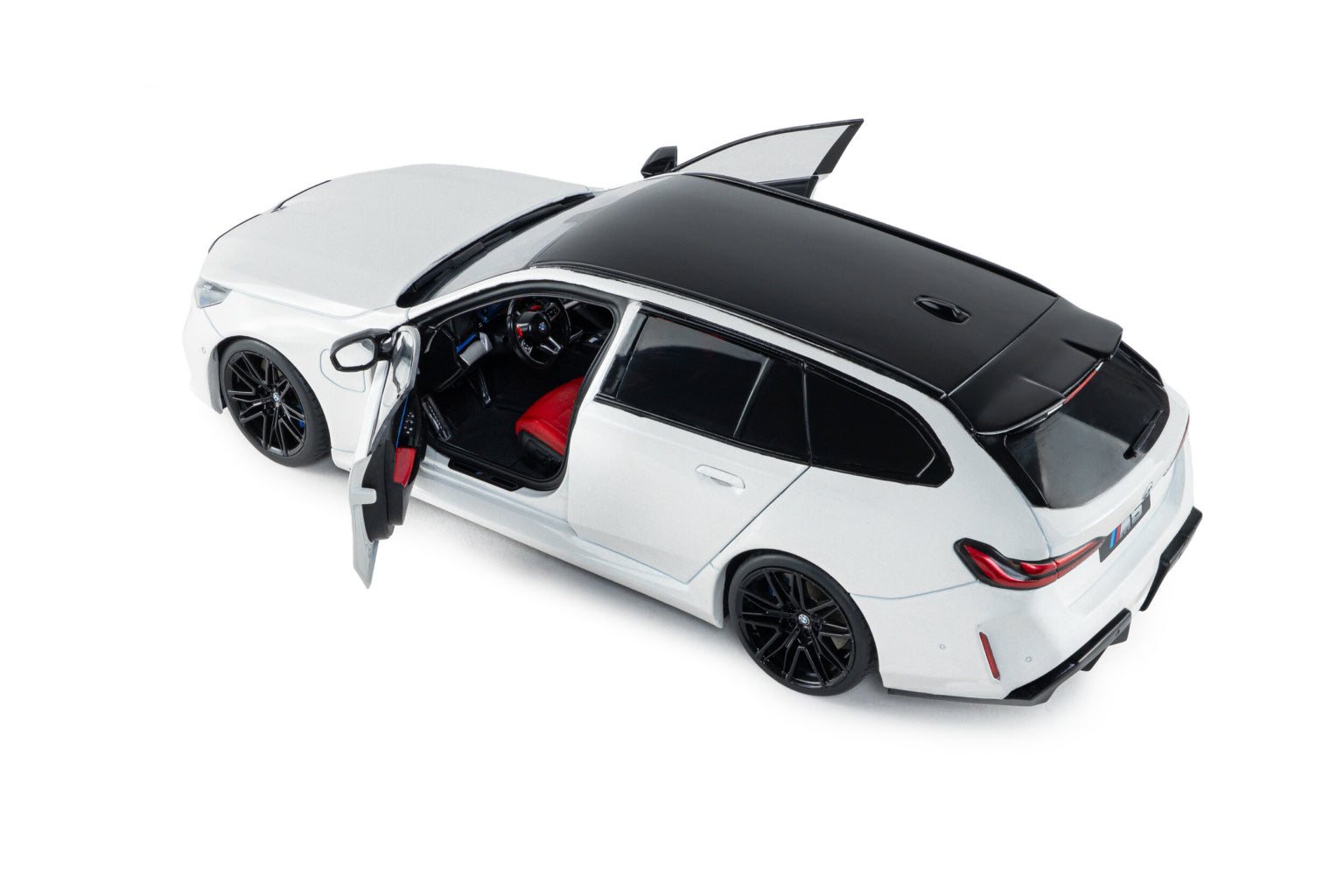 2025 BMW M5 Touring Alpine White Solid – Solido 1:18 – S1814802