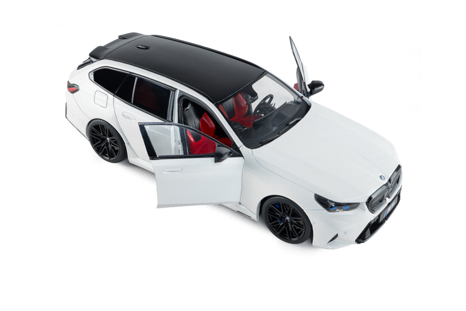 2025 BMW M5 Touring Alpine White Solid – Solido 1:18 – S1814802
