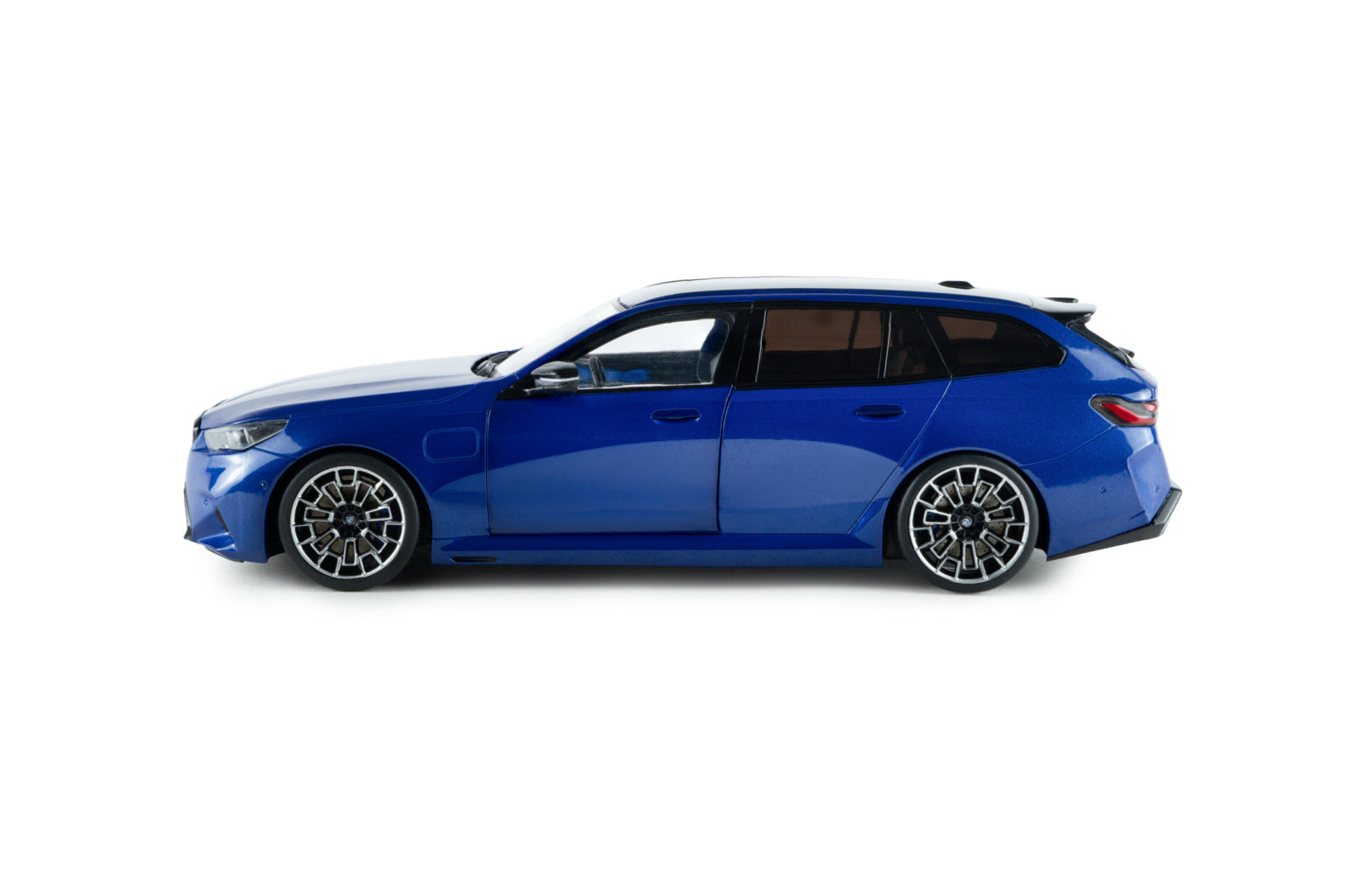 BMW M5 Touring 2024 Marina Bay Blue Metallic – Solido 1:18 – S1814801