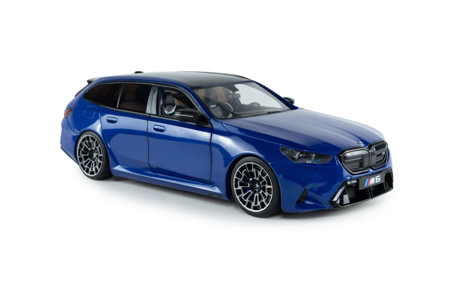 BMW M5 Touring 2024 Marina Bay Blue Metallic – Solido 1:18 – S1814801