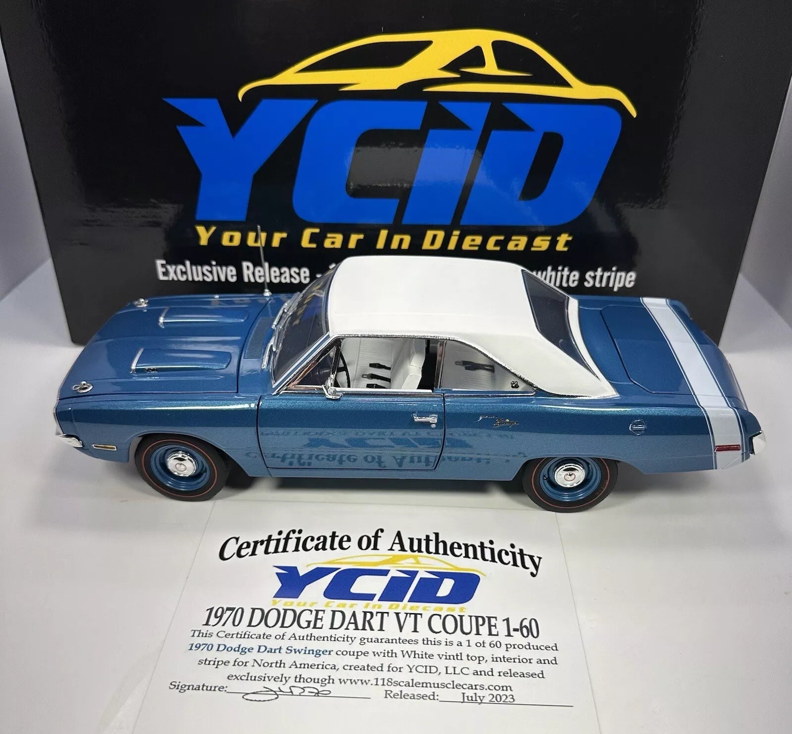 1970 DODGE DART SWINGER Vinyl Top/White Stripe (Limitée à 60 unités seulement-Limited to 60 units only)