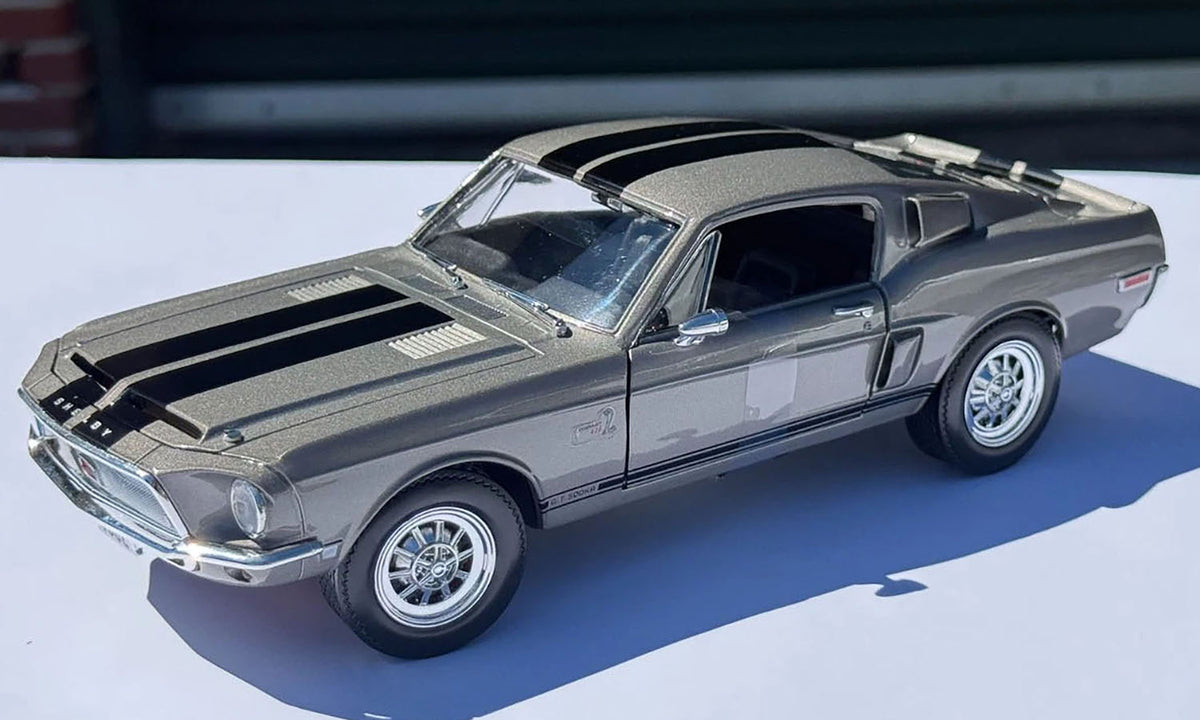 Lucky Diecast – 1968 Shelby GT-500KR – Silver – 1:18 – 92168S