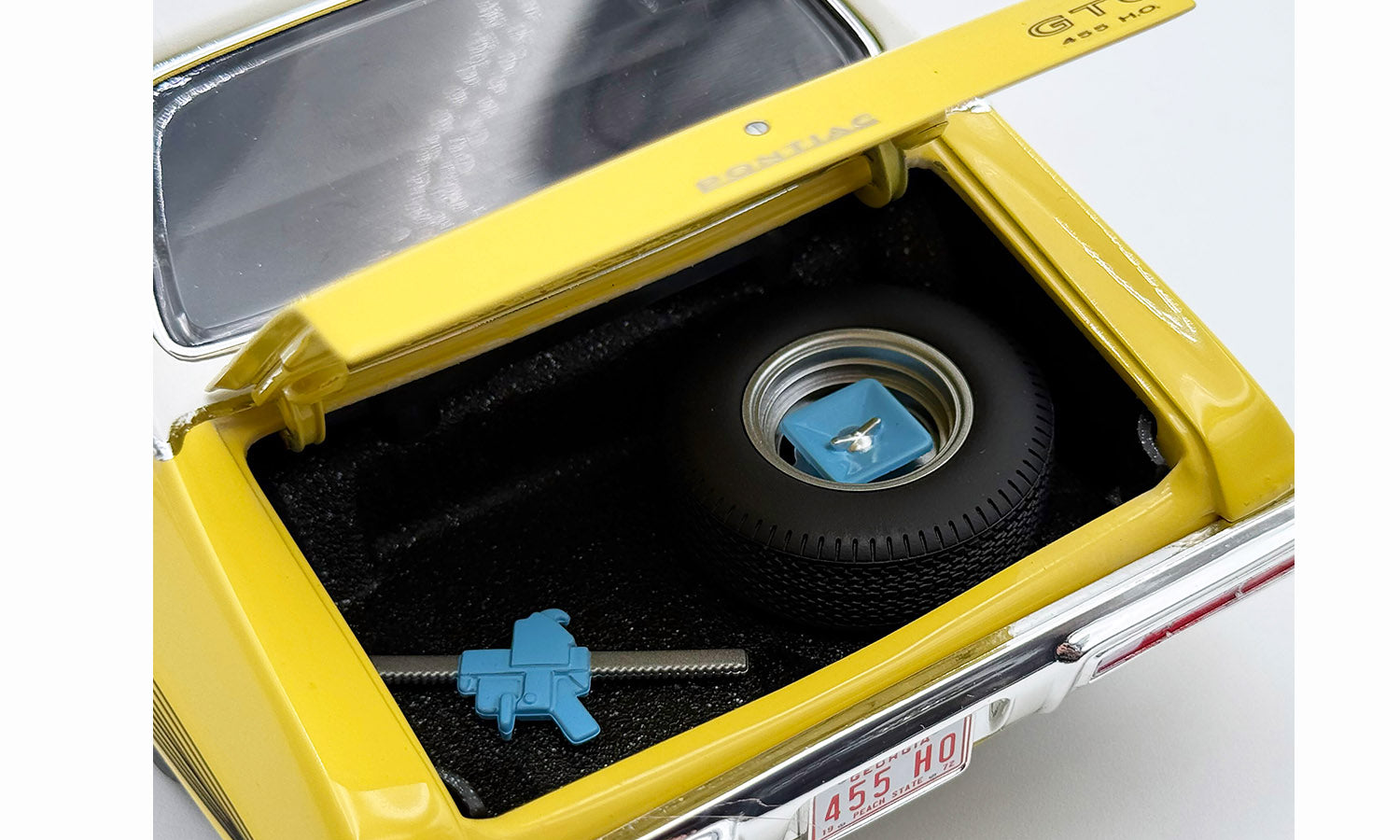 1972 PONTIAC GTO LE MANS VINYL TOP - (Monarch Yellow) - A1801227
