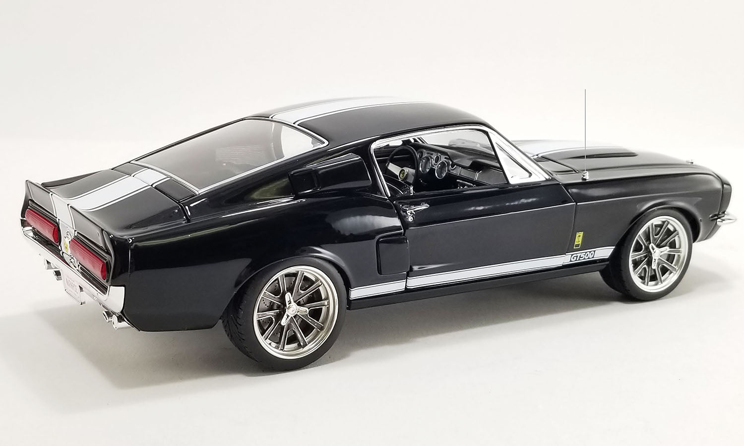 Ford Mustang Shelby GT-500 Restomod "WAR HORSE"