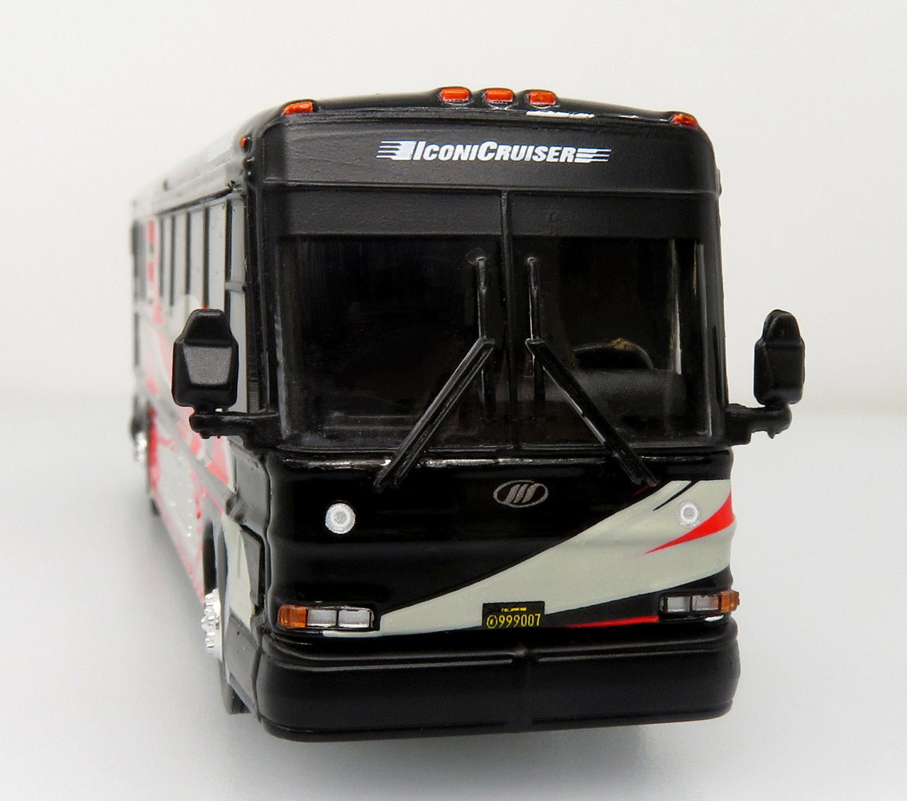 MCI D4000 IconiCruiser