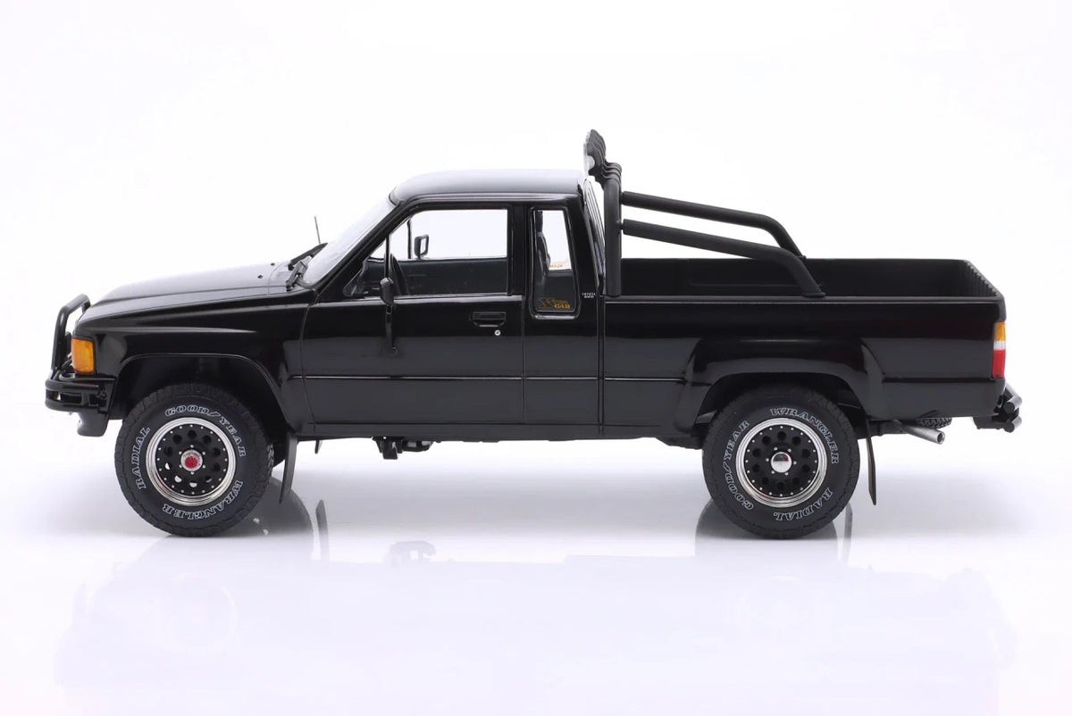KK Scale 1:18 1985 Toyota Hilux SR5 Xtra Cab 4x4 Black Back to the Future Part II + Marty McFly Figure Bundle KKDC181565-KKFIG024