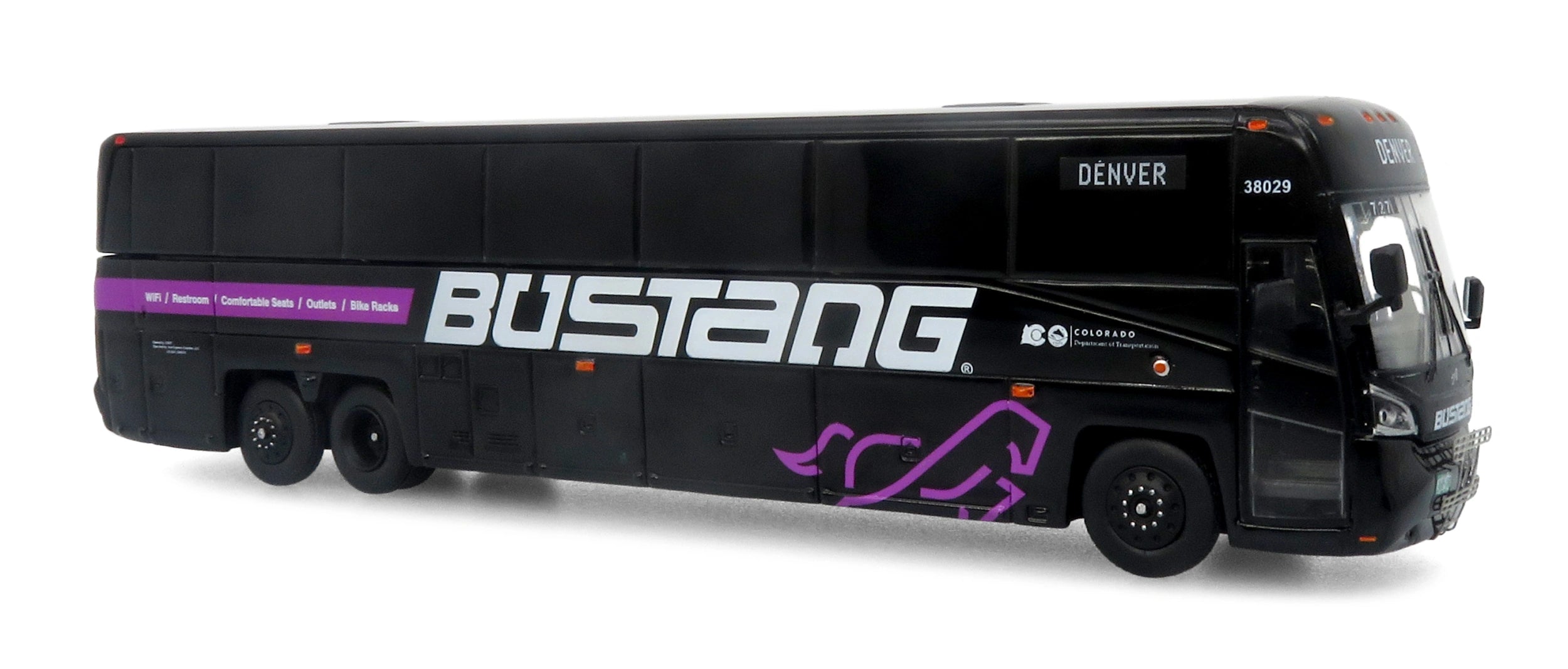 Autobus MCI D4520 Coach Bustang 1:87 — Iconic Replicas 87-0650