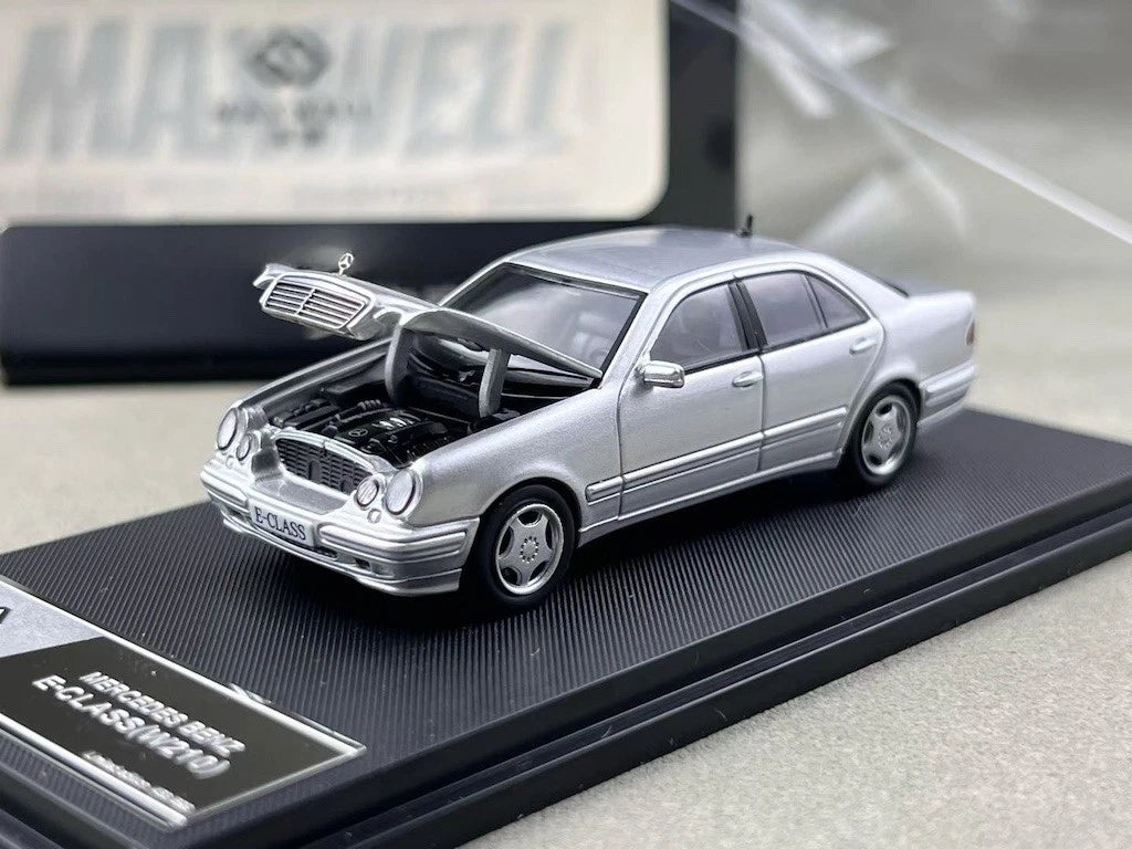 Maxwell Model 1:64-Mercedes-Benz e230 w210 Silver MW640033