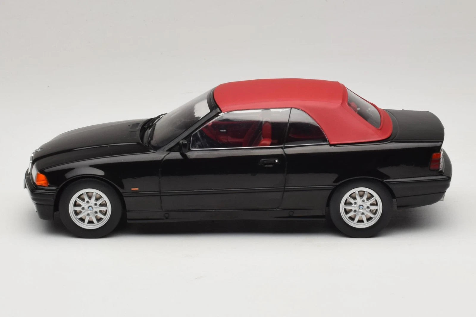 MCG 1/18"-BMW (E36) Alpina B3 3.2 Cabriolet 1996 —(Noir) MCG18318