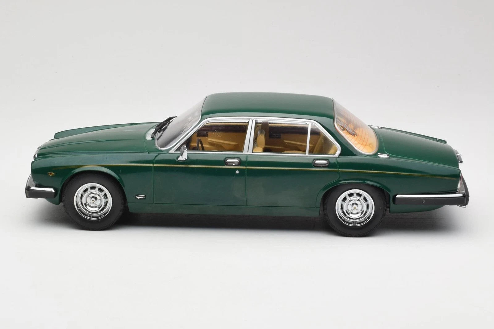 Jaguar XJ Series III Dark Green-MCG