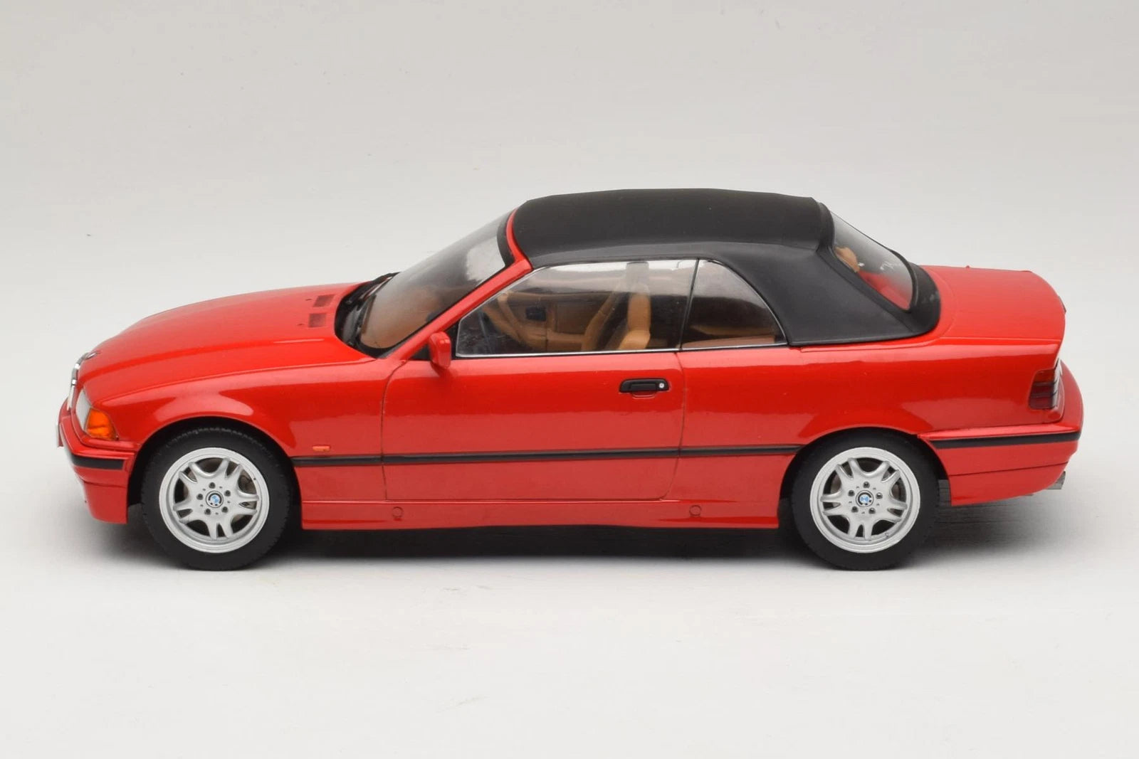 MCG 1/18"-BMW (E36) Alpina B3 3.2 Cabriolet 1996 —(Rouge) MCG18317