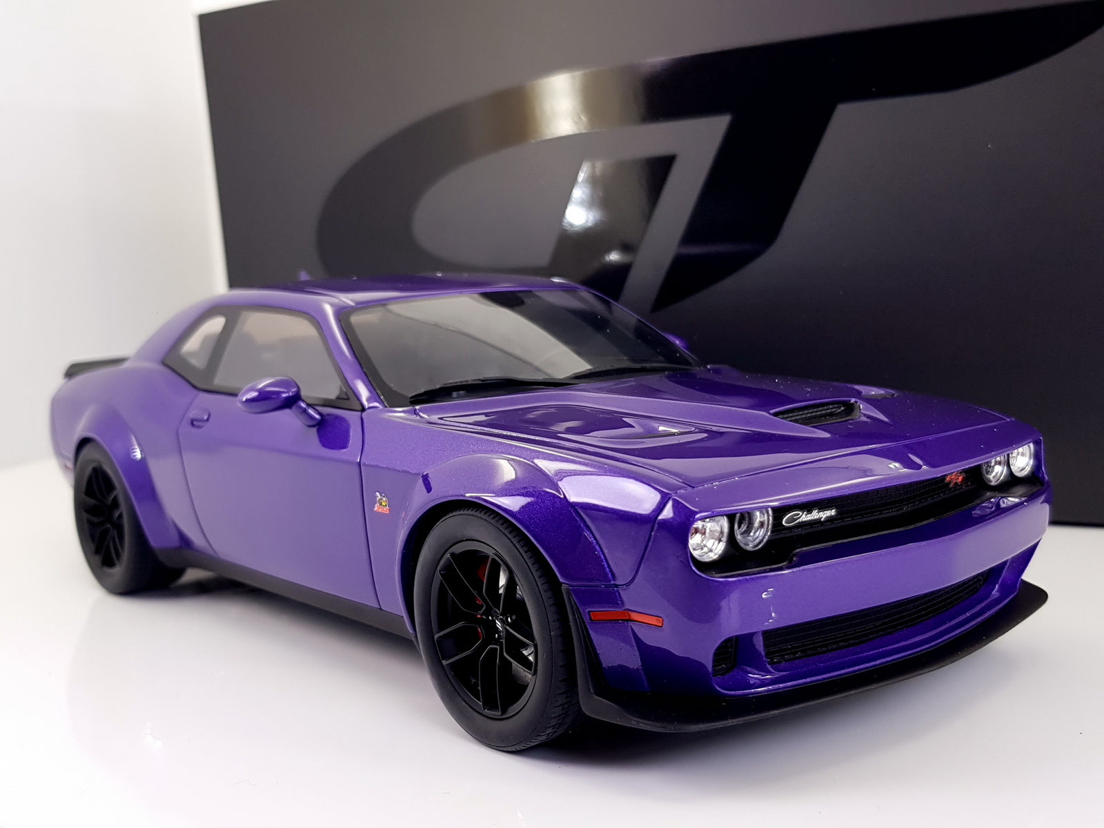 GT Spirit 1:18 Dodge Challenger R/T Scat Pack Widebody Purple GT248