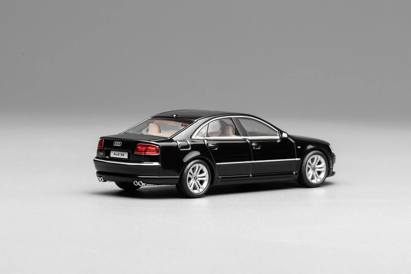 Motorhelix 1/64-Audi A8 (D3) Facelift 2008 (M68216)