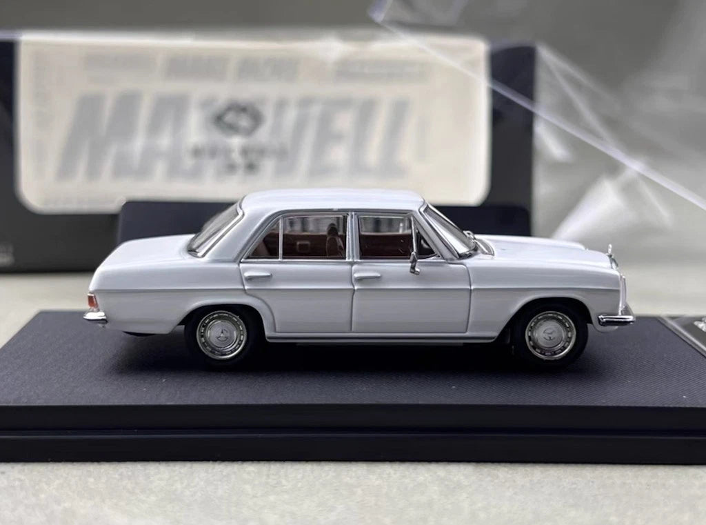 Maxwell Model 1:64-Mercedes-Benz 200 W114-Pearl White MW640029