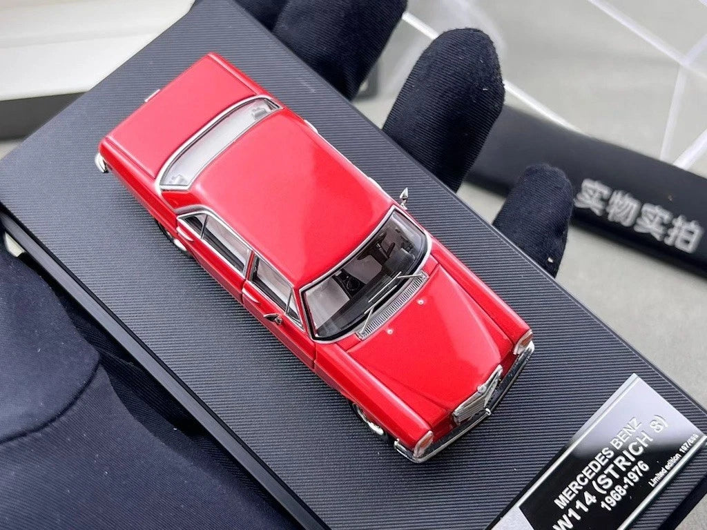 Maxwell Model 1:64-Mercedes-Benz 200 W114-Pearl Red MW640030