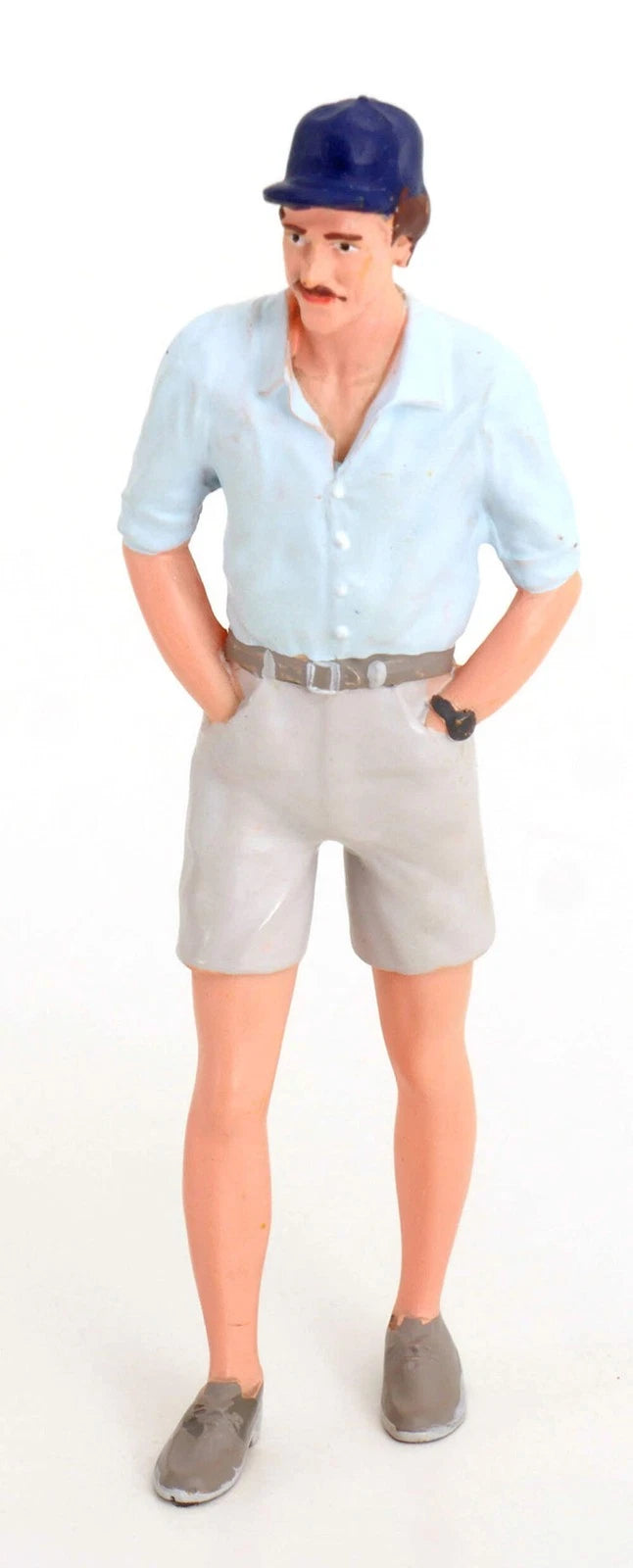 KK Scale 1:18 Magnum P.I. 1987 Volkswagen T3 Minibus Multivan Island Hoppers + Thomas & Theodore Calvin (T.C.) – 3-Piece Set – KKDC180993 / KKFIG031 / KKFIG055