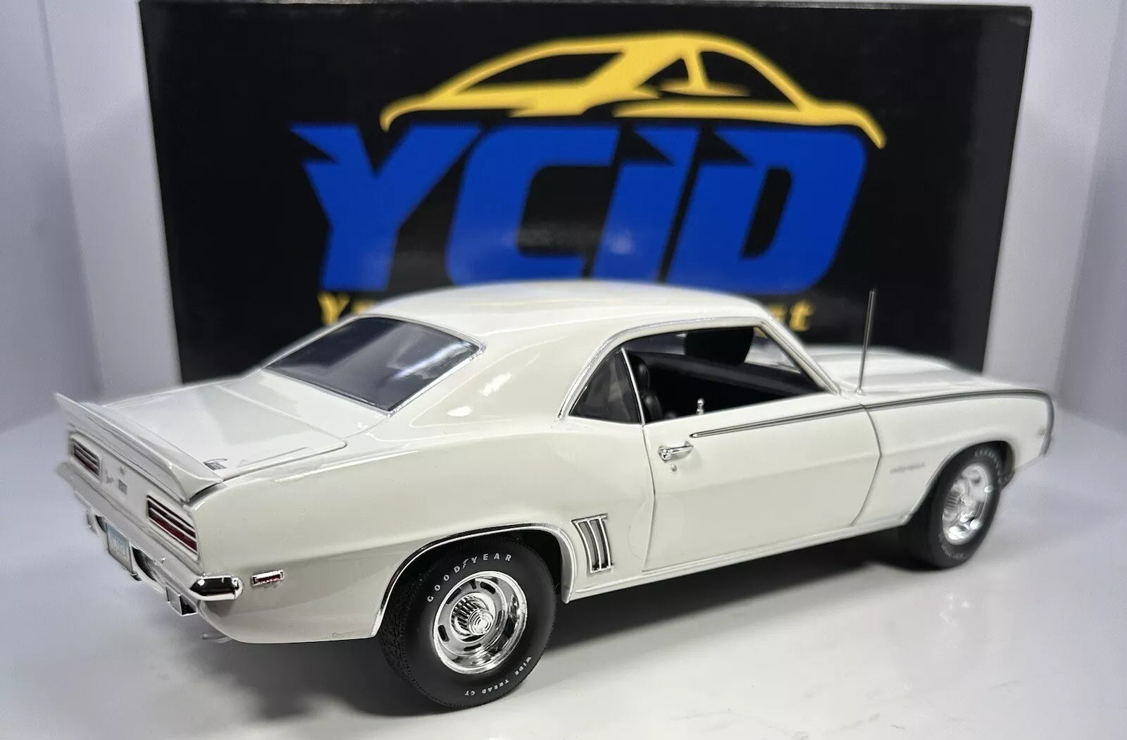 1969 Chevrolet Camaro RS, Coupe, White (Limitée à 96 unités-Limited to 96 units)