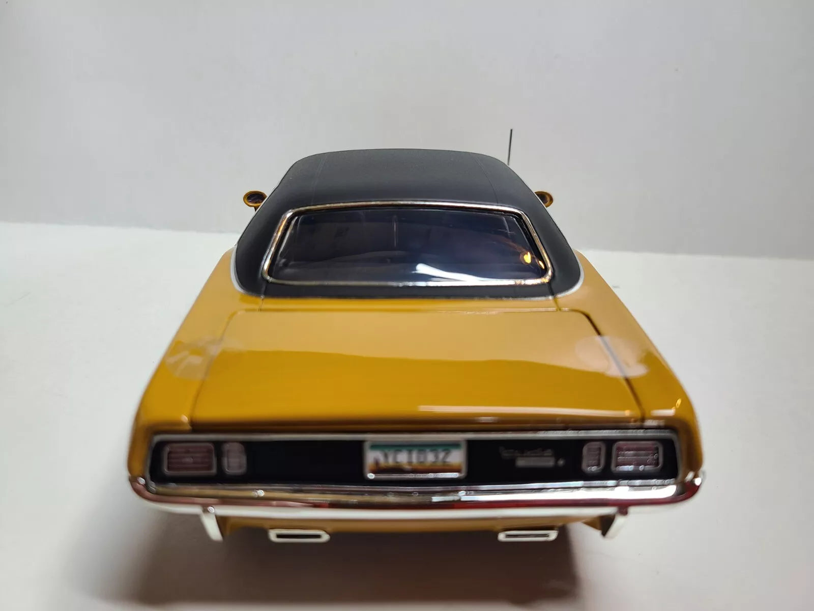 1971 Cuda 340 - Bahama Yellow w/Black Vinyl Top (Limitée à 96 unité-Limited to 96 units)