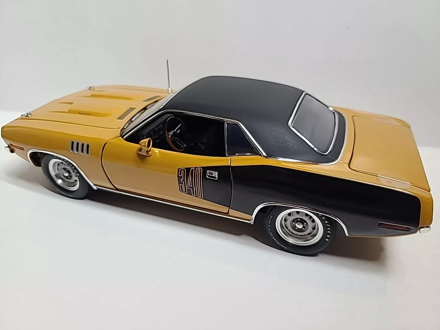 1971 Cuda 340 - Bahama Yellow w/Black Vinyl Top (Limitée à 96 unité-Limited to 96 units)