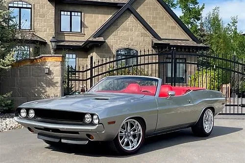 1970 Challenger Convertible R/T, Silver/Red Stripe (Limitée à 72 unités-Limited to 72 units)