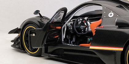 PAGANI ZONDA REVOLUCION (BLACK CARBON FIBER)