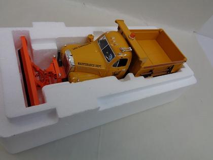 1960 B-MODEL MACK SHORT DUMP TRUCK WITH PLOW