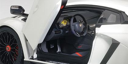 LAMBORGHINI AVENTADOR LP750-4 SV