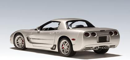 Chevrolet Corvette Z06 2001 (boîte légèrement endommagée)