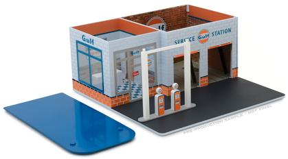 "Gulf Oil" Vintage Gas Station Diorama