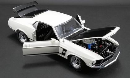 Ford Mustang Boss 302 1969 (missing license plate)