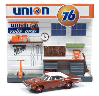 Dodge Super Bee 1970 with "Union 76" Diorama