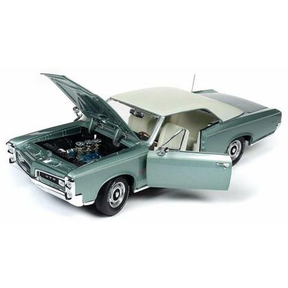 Pontiac GTO 1966 *cracks in roof finish*
