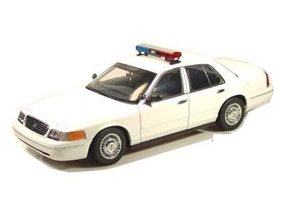 Ford Crown Victoria "Police" AutoArt