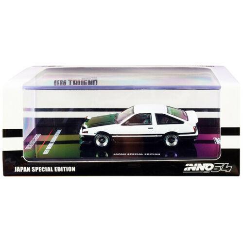 Toyota Sprinter Trueno AE86 with extra wheels