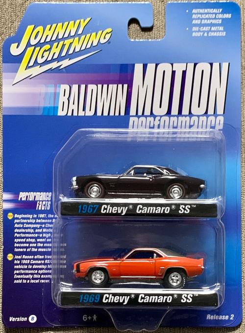 Johnny Lightning 2pack 1969 Chevrolet Camaro SS & 1967 Chevrolet Camaro SS