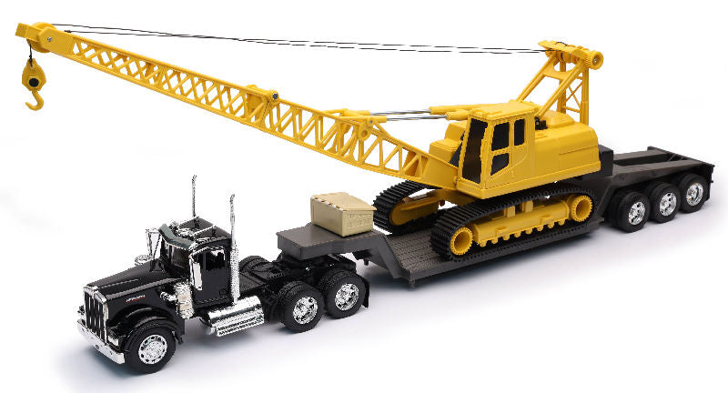 Kenworth W900 avec remorque surbaissée transportant une grue sur chenilles
