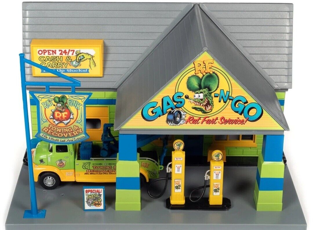 RAT FINK GARAGE (1/48) & TOW TRUCK (1/32) DIORAMA SET