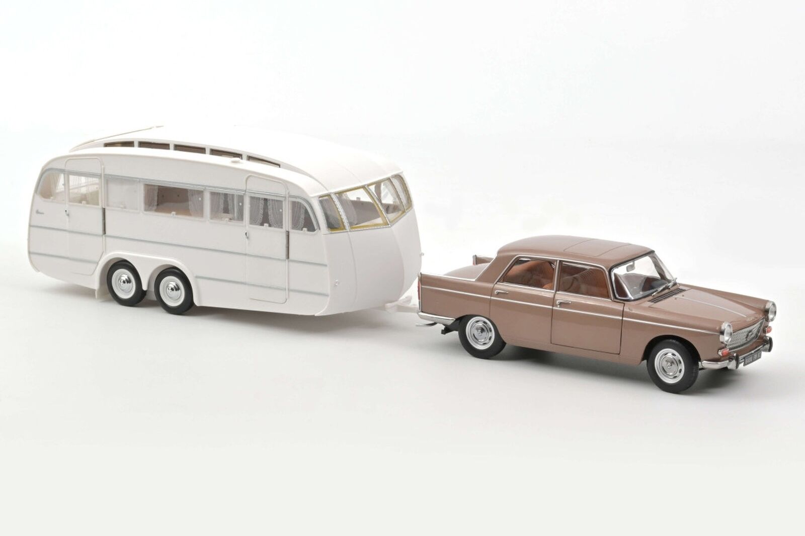 Peugeot 404 with Caravan Henon
