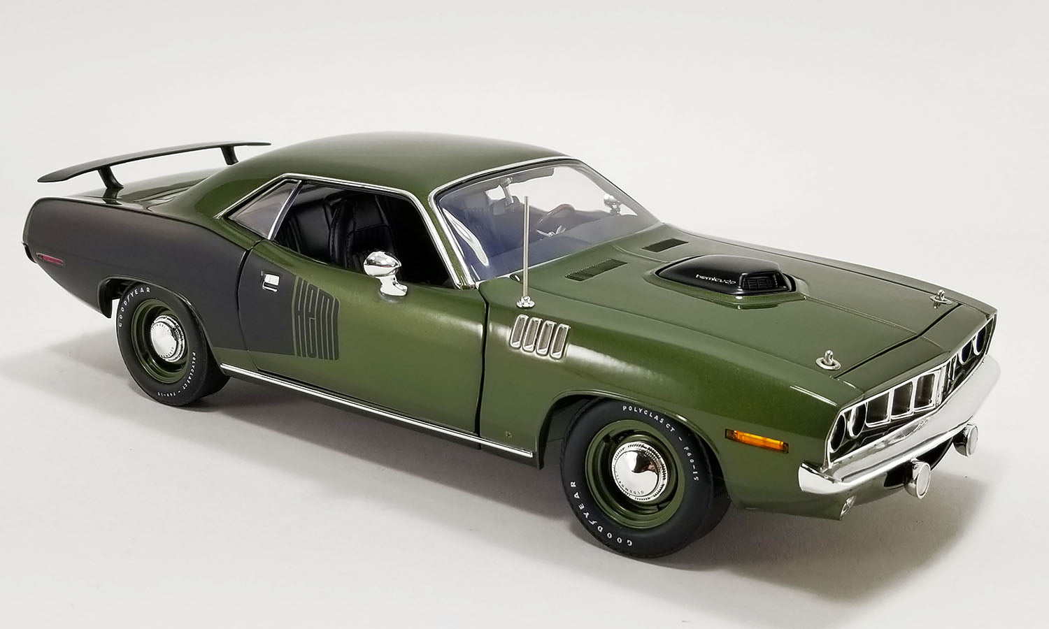 PLYMOUTH HEMI CUDA 1971