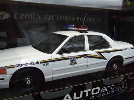 Ford Crown Victoria "Police De Grand-Mère"
