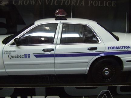 Ford Crown Victoria "Ecole National De Police" Formation