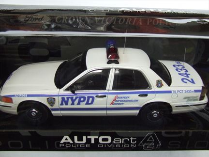 Ford Crown Victoria "NYPD Police"