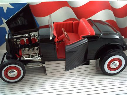 Ford 1932 "Street Rod" 1 left