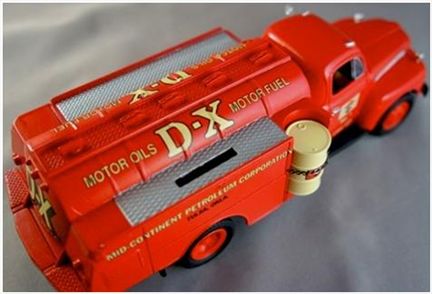 1951 Ford F-6 Fuel Tanker "D-X Motor Oils"